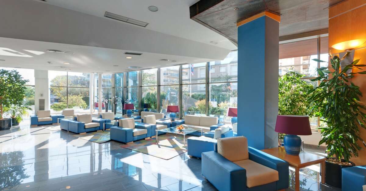 Een foto van het interieur van Sol Port Cambrils Hotel