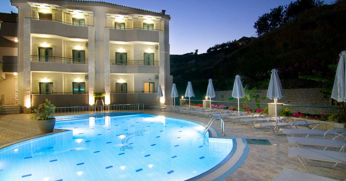 Ein Foto vom Pool im Amalia Apartments