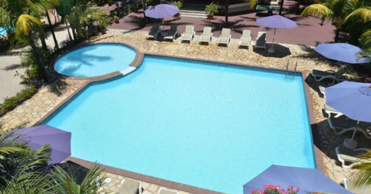 Een foto van het zwembad bij Le Palmiste Resort & Spa