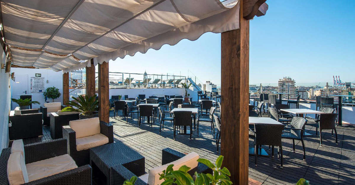 Een foto van het terras bij Salles Hotel Malaga Centro