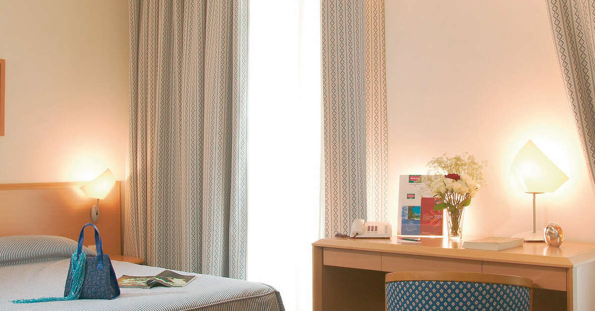 Ein Foto Ibis Styles Napoli Garibaldi