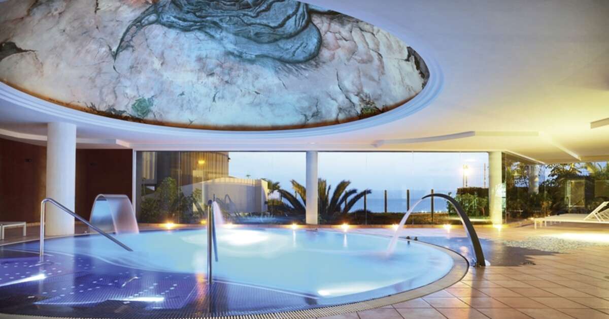 Een foto van het zwembad bij Roca Nivaria Gran Hotel