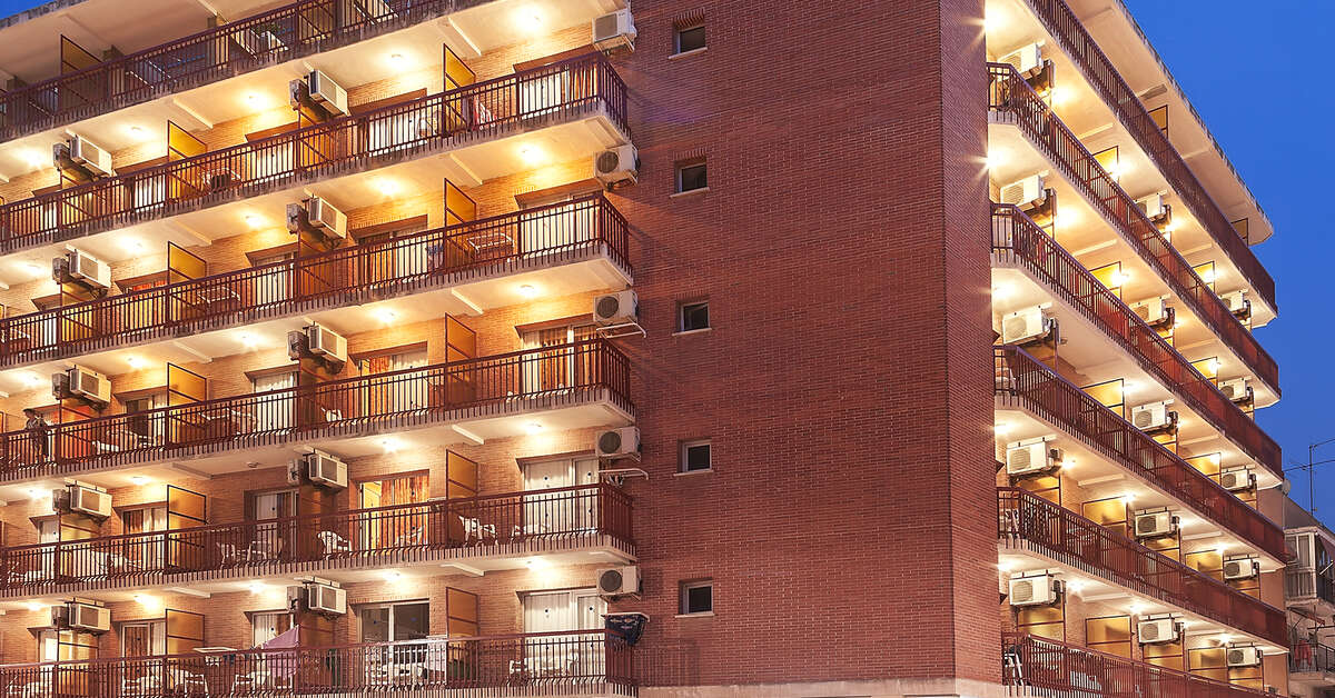 Een foto van de buitenkant van Port Fleming Hotel Benidorm