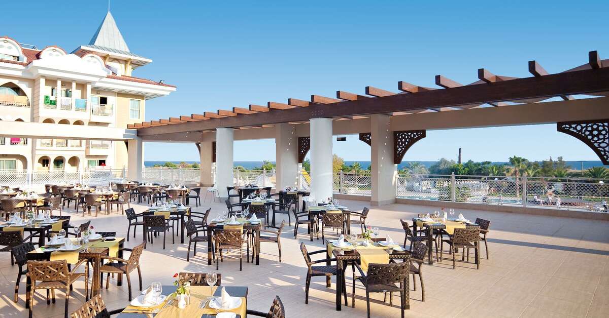 Een foto van het terras bij Side Star Resort