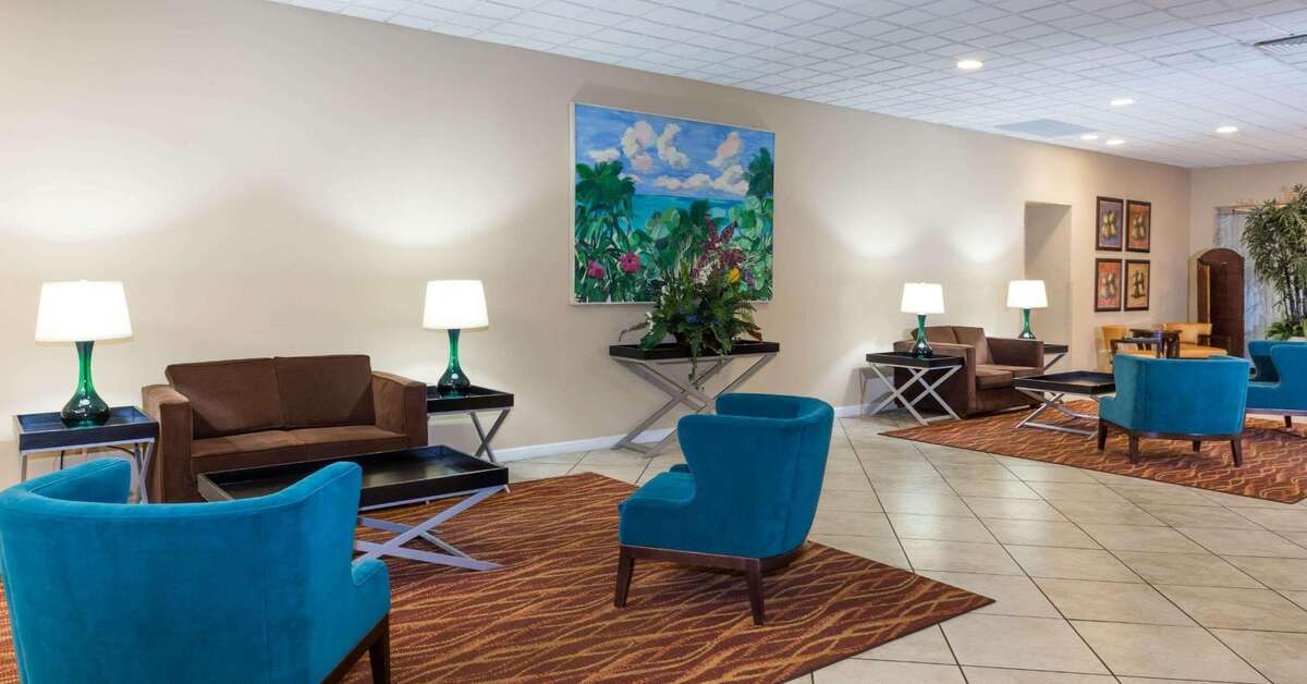 Ein Foto Ramada by Wyndham Kissimmee Gateway