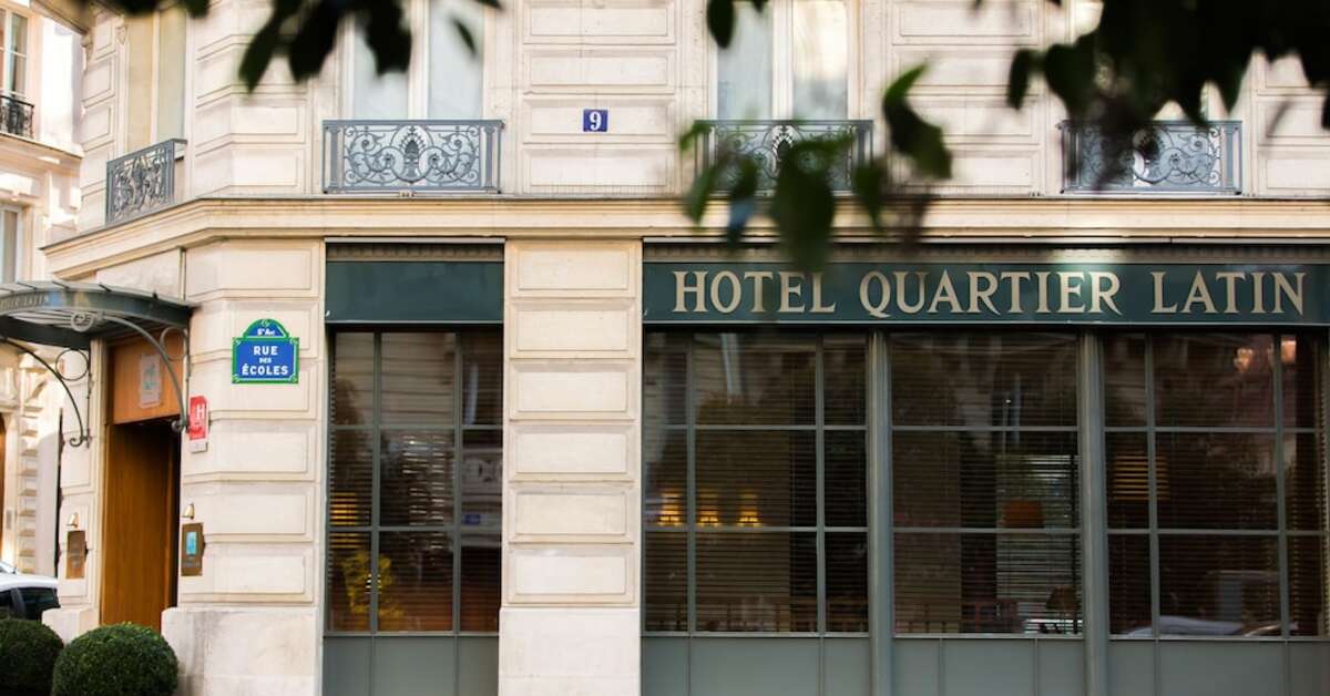 Een foto van de buitenkant van Hotel Quartier Latin