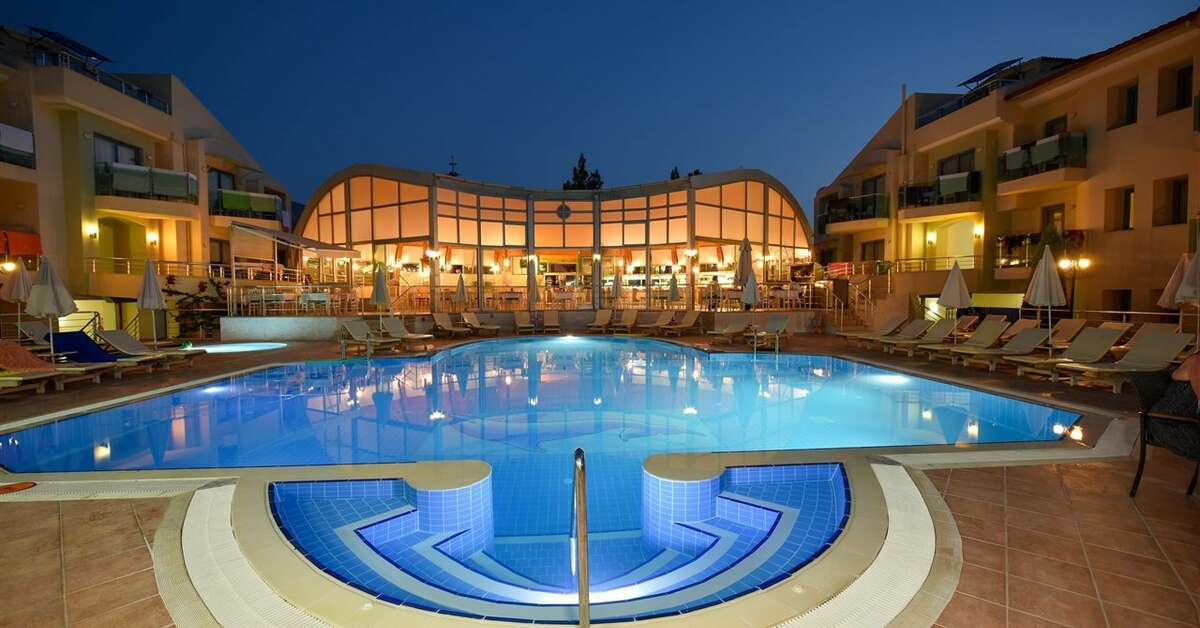 Ein Foto vom Pool im Belcehan Hotel