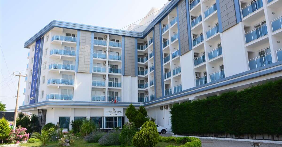 Een foto van de buitenkant van The Gap Hotel Kusadasi