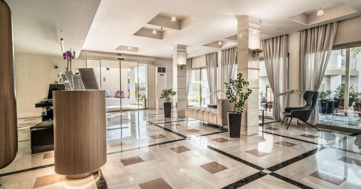 Een foto van het interieur van Adele Beach Hotel