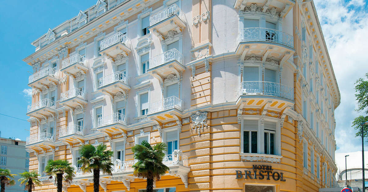 Een foto van de buitenkant van Hotel Bristol