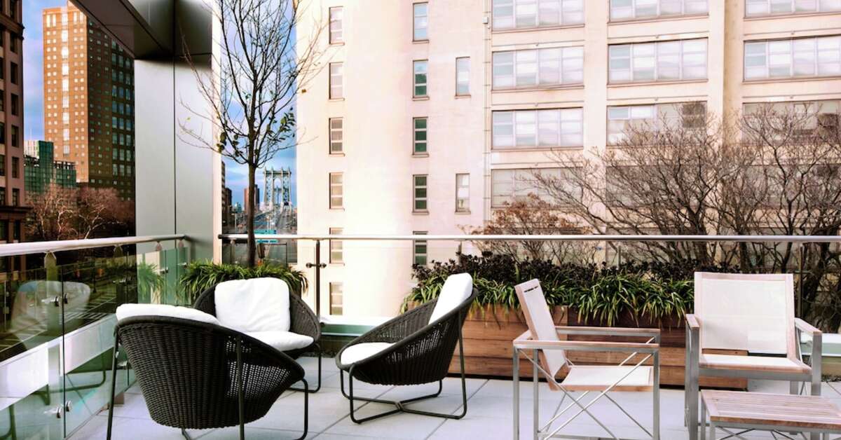 Een foto van het terras bij The Tillary Hotel