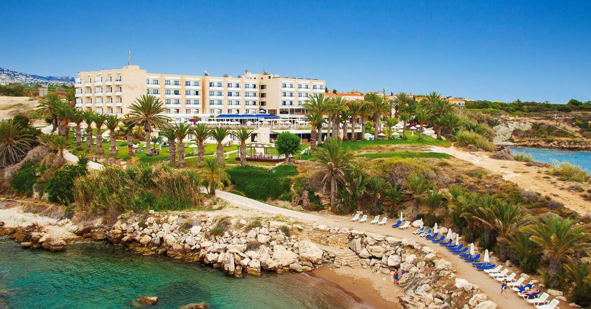 Een foto van de buitenkant van Hotel Queens Bay