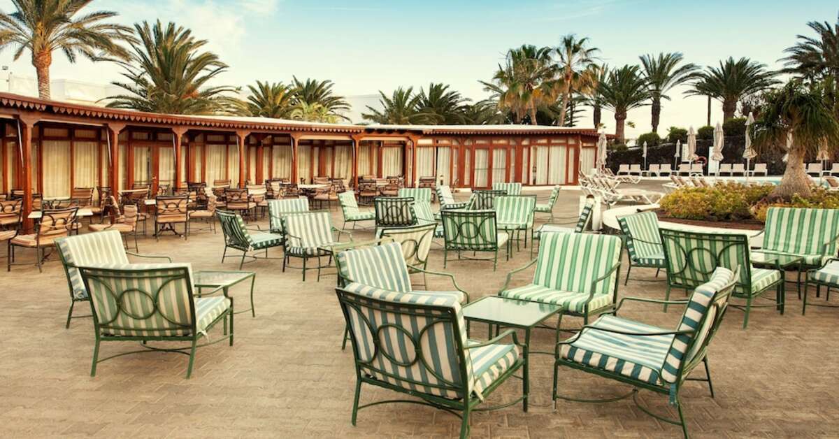 Een foto van het terras bij Relaxia Olivina Lanzarote