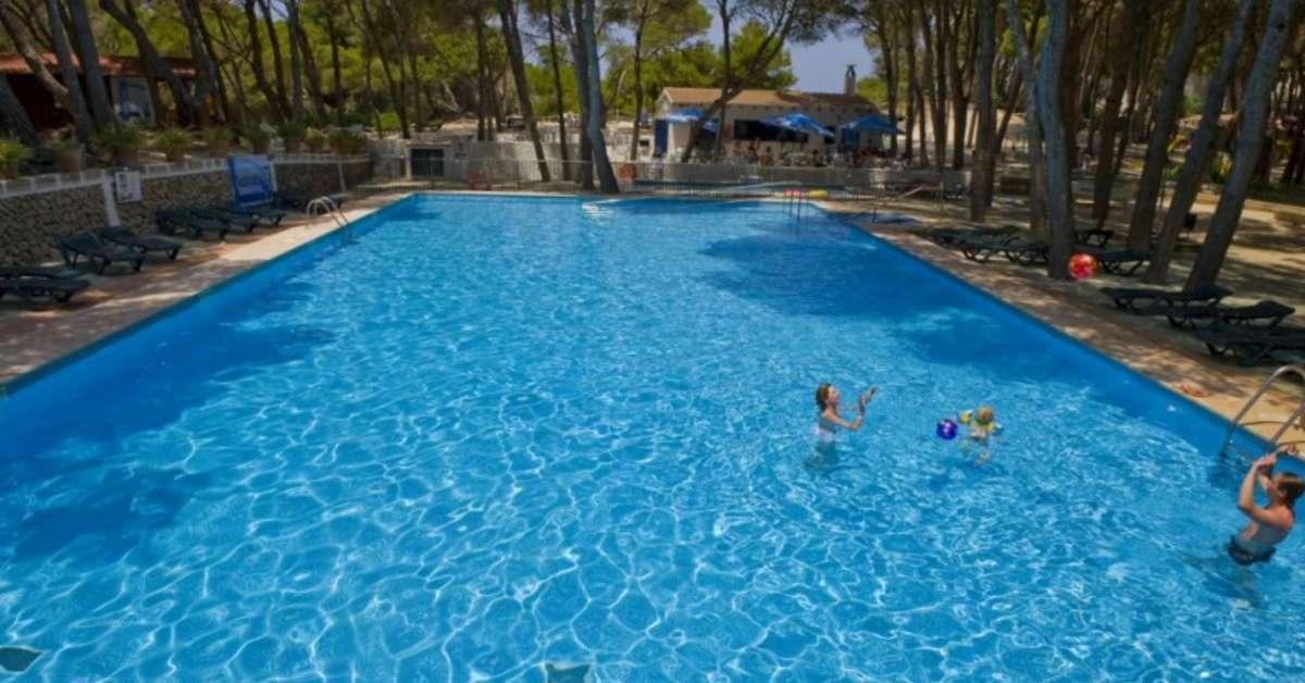 Een foto van het zwembad bij Sol Parc Aparthotel