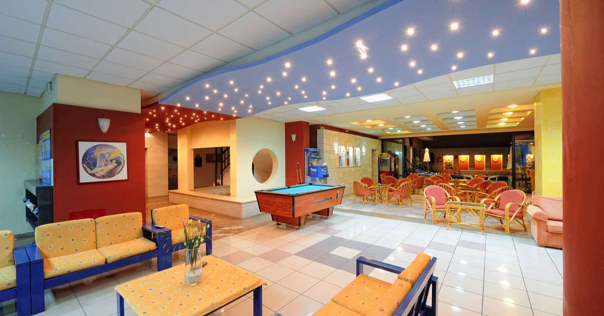 Een foto van het interieur van Agrabella Hotel