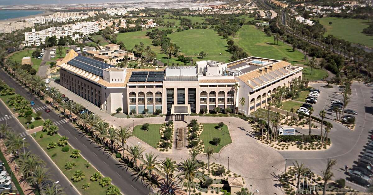 Een foto van de buitenkant van Hotel Golf Almerimar