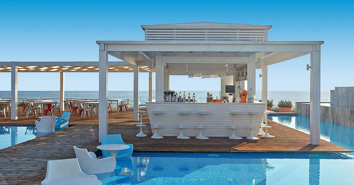 Een foto van het zwembad bij Cavo Olympo Luxury Hotel & Spa