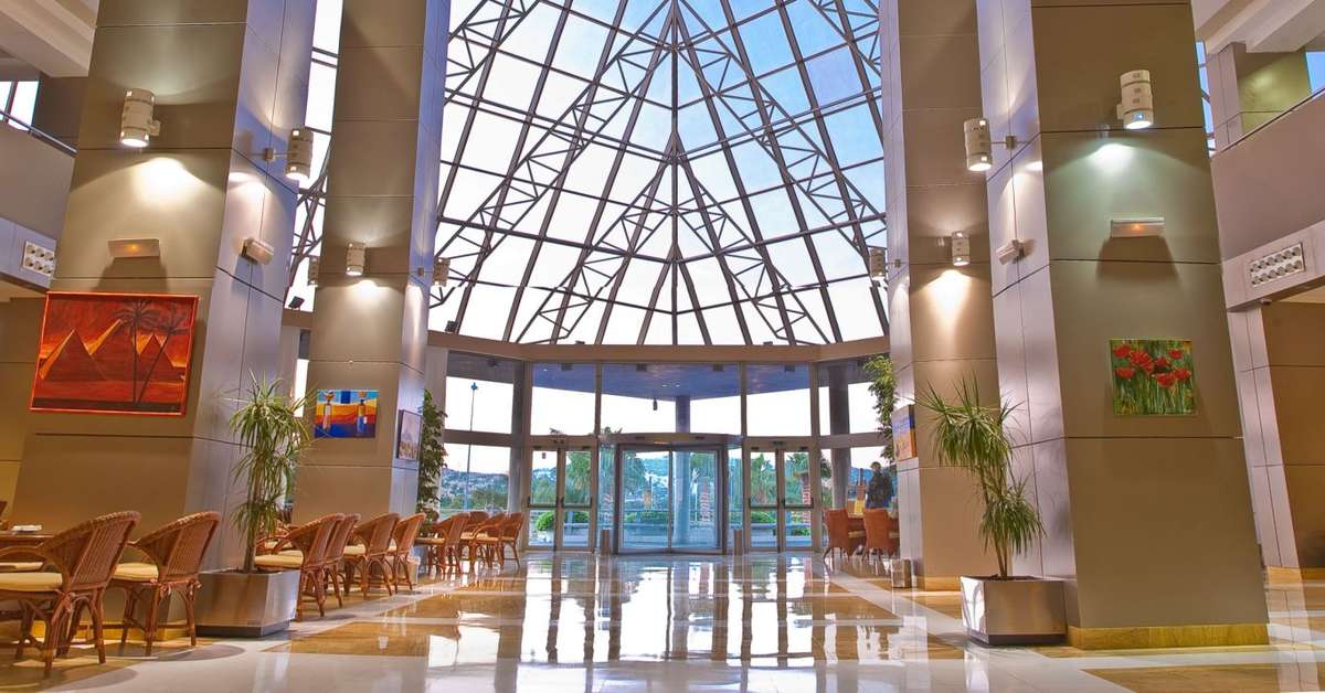 Een foto van het interieur van RH Ifach