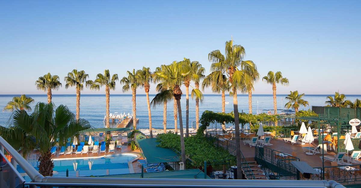 Een foto van het zwembad bij Galeri Resort Hotel