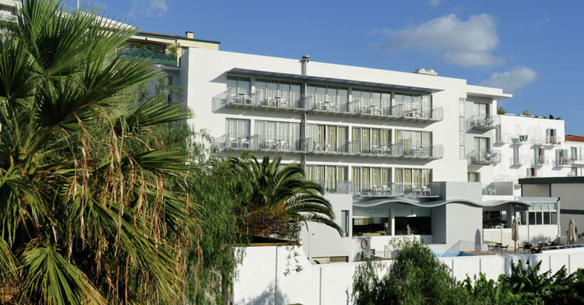 Een foto van de buitenkant van Madeira Bright Star Hotel