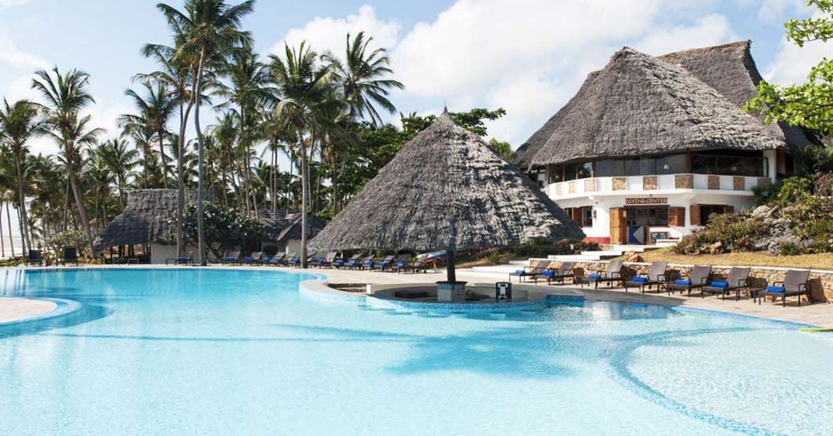 Een foto van het zwembad bij Karafuu Beach Resort & Spa