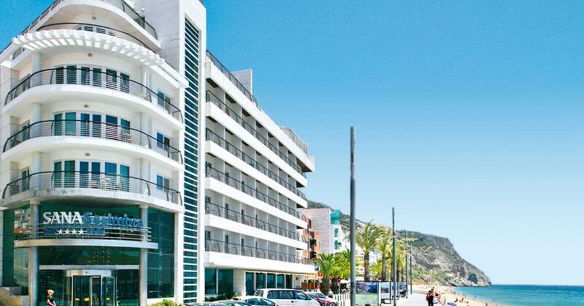 Een foto van de buitenkant van Sana Sesimbra Hotel