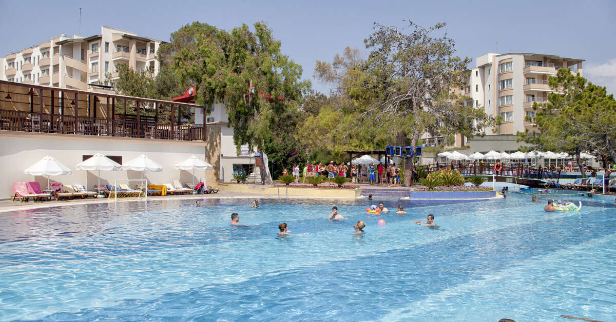 Een foto van het zwembad bij Sueno Hotels Beach Side