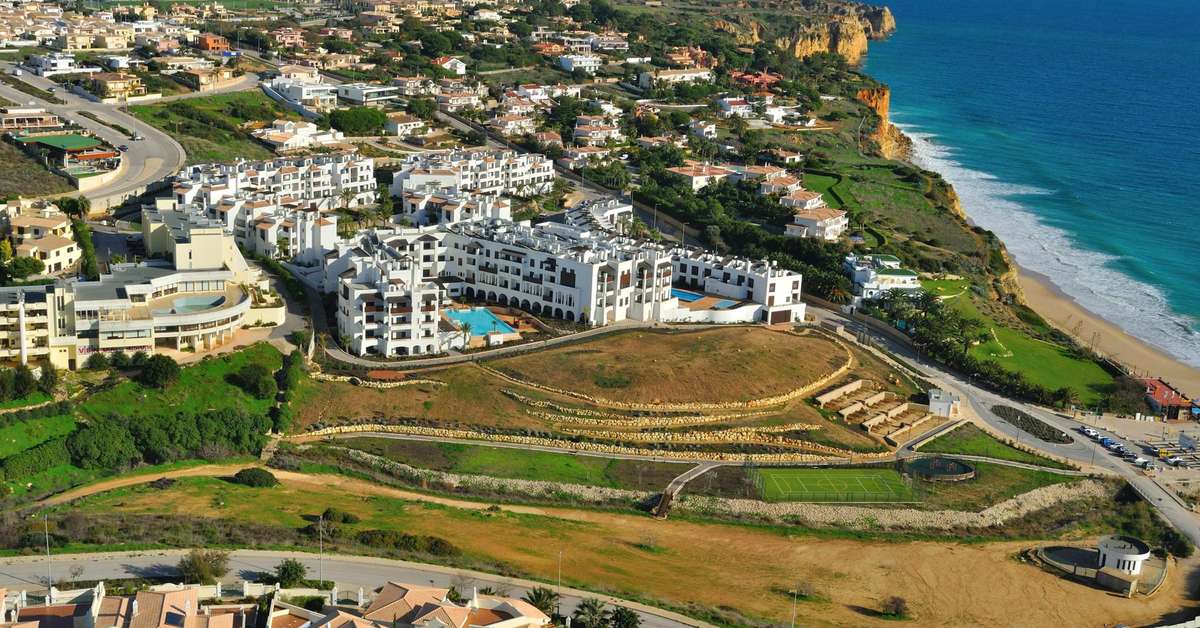 Een foto van de buitenkant van Belmar Spa & Beach Resort