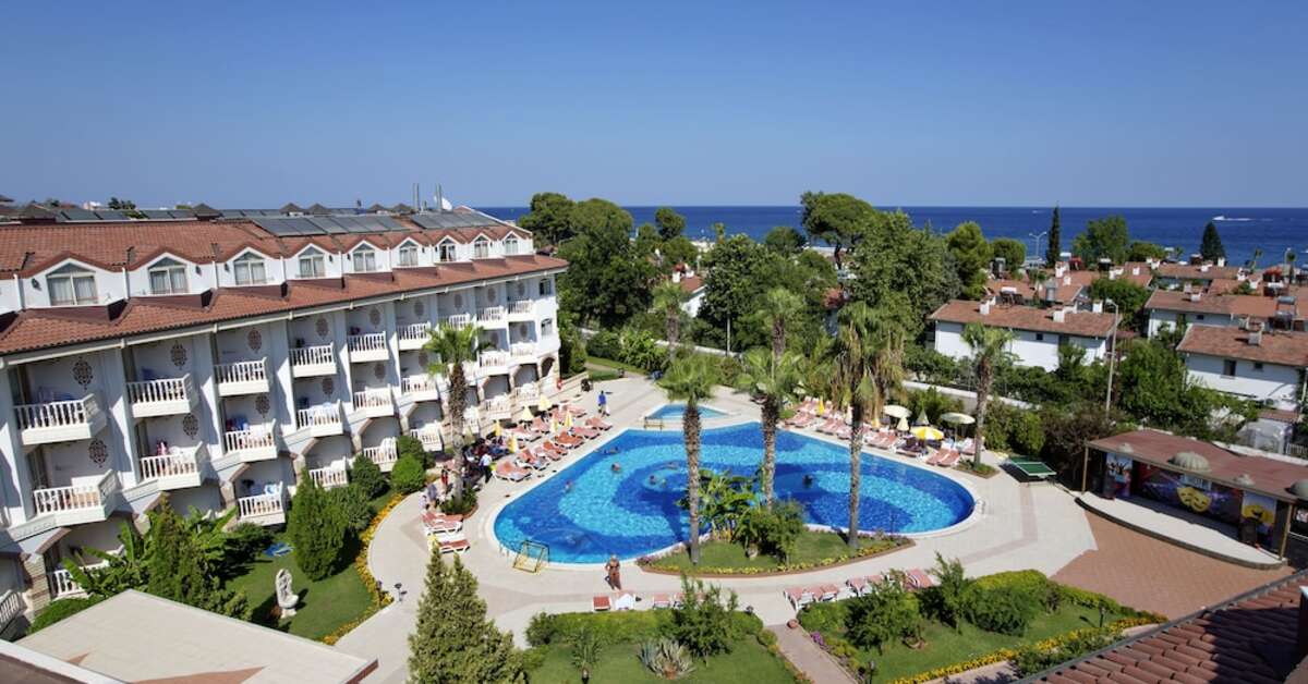 Een foto van het zwembad bij Larissa Sultans Beach