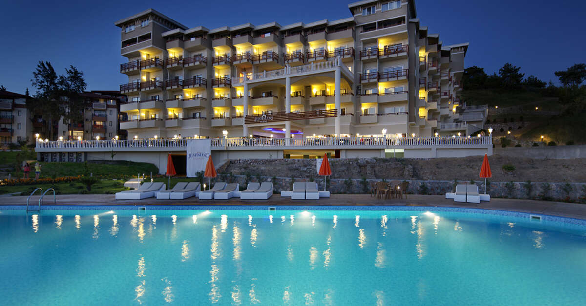Een foto van het zwembad bij Hotel Justiniano Deluxe Resort