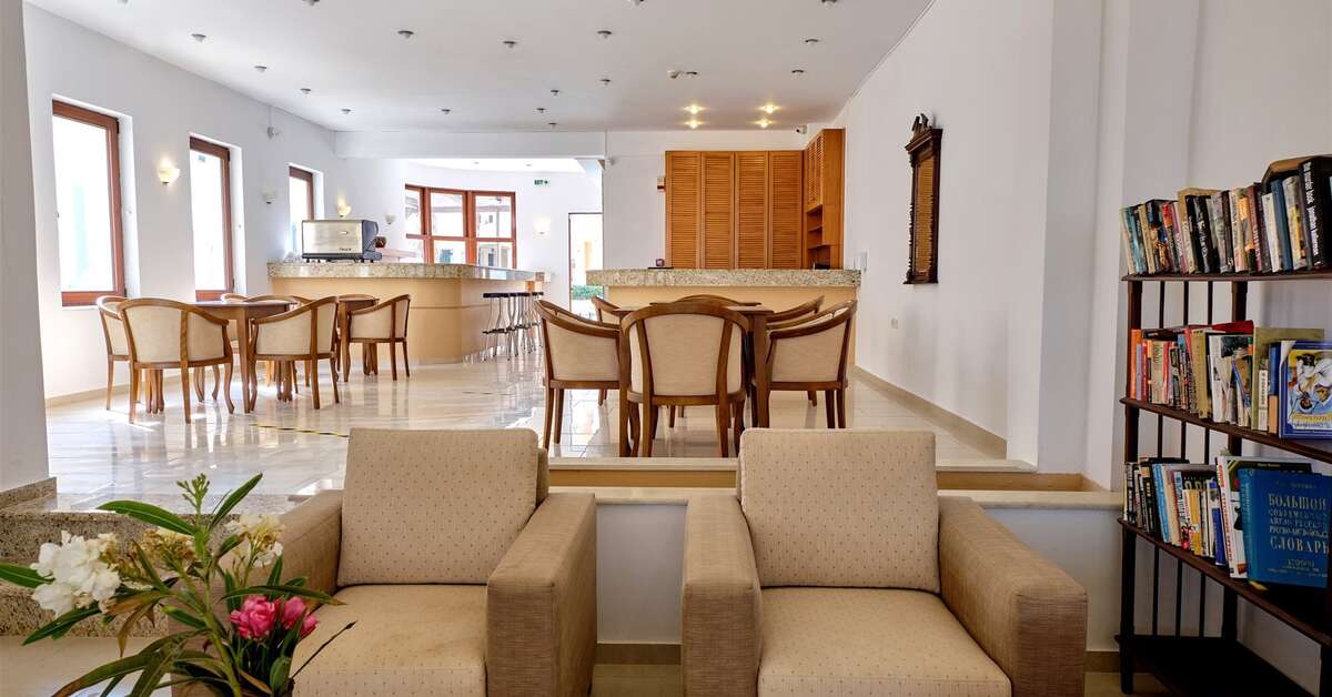Een foto van het interieur van Niros Beach