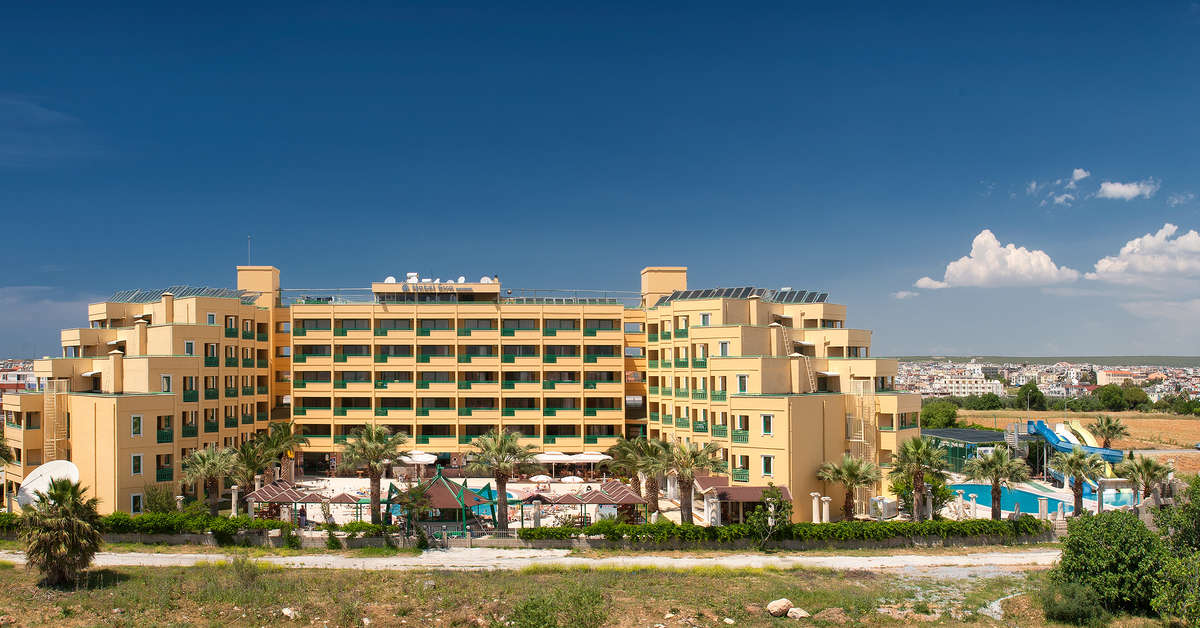 Een foto van de buitenkant van Hotel Esra Family Suite