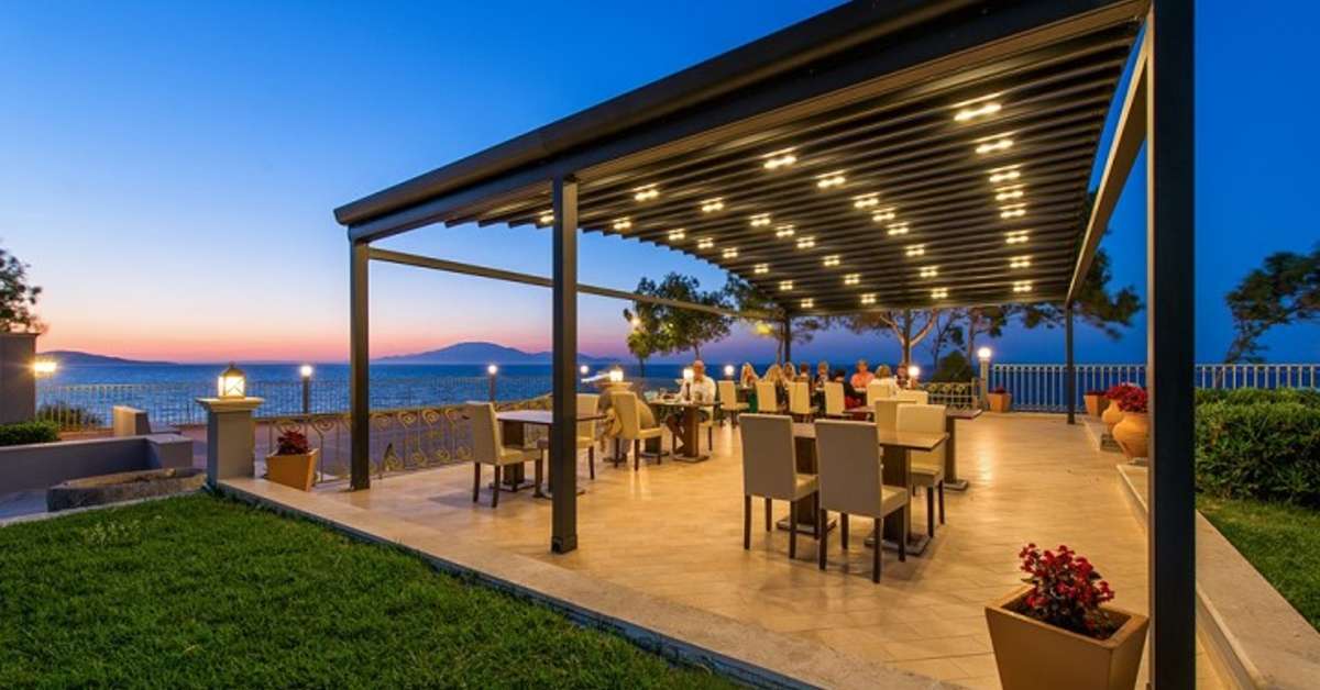 Een foto van het terras bij Balcony Hotel