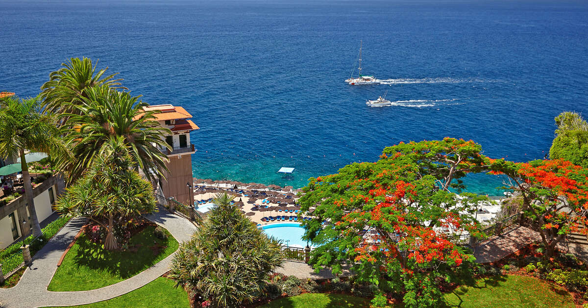 Een foto van het zwembad bij Hotel Bay The Cliff Bay