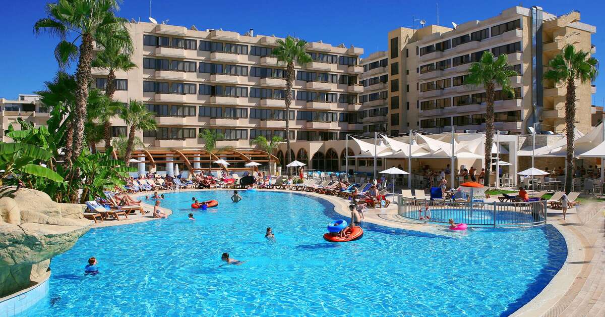 Een foto van het zwembad bij Atlantica Oasis Hotel