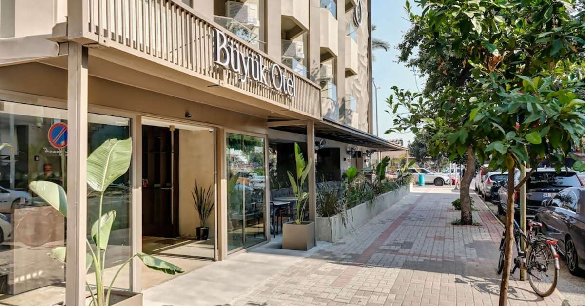 Ein Foto von der Außenansicht des Buyuk Hotel