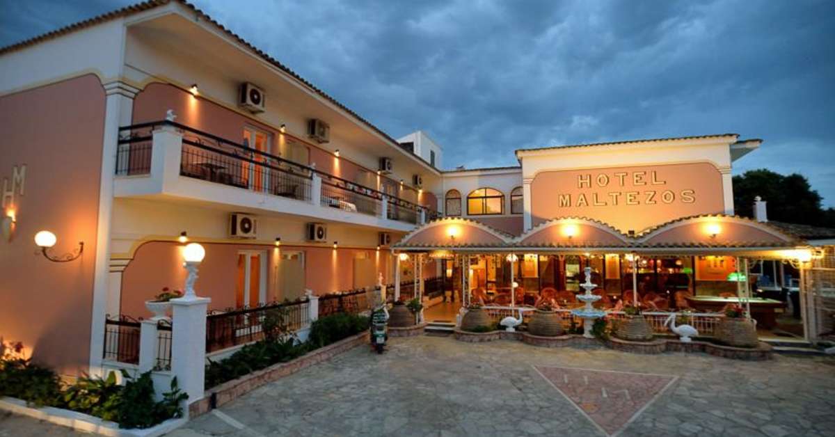 Een foto van de buitenkant van Hotel Maltezos