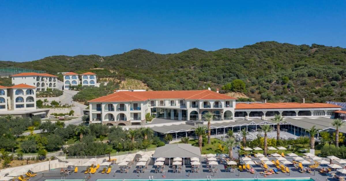 Een foto van het zwembad bij Akrathos Beach Hotel