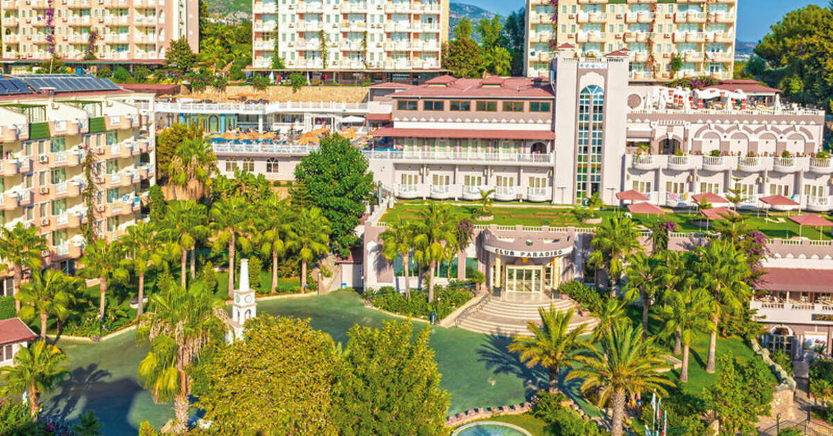 Een foto van de buitenkant van Club Paradiso Hotel