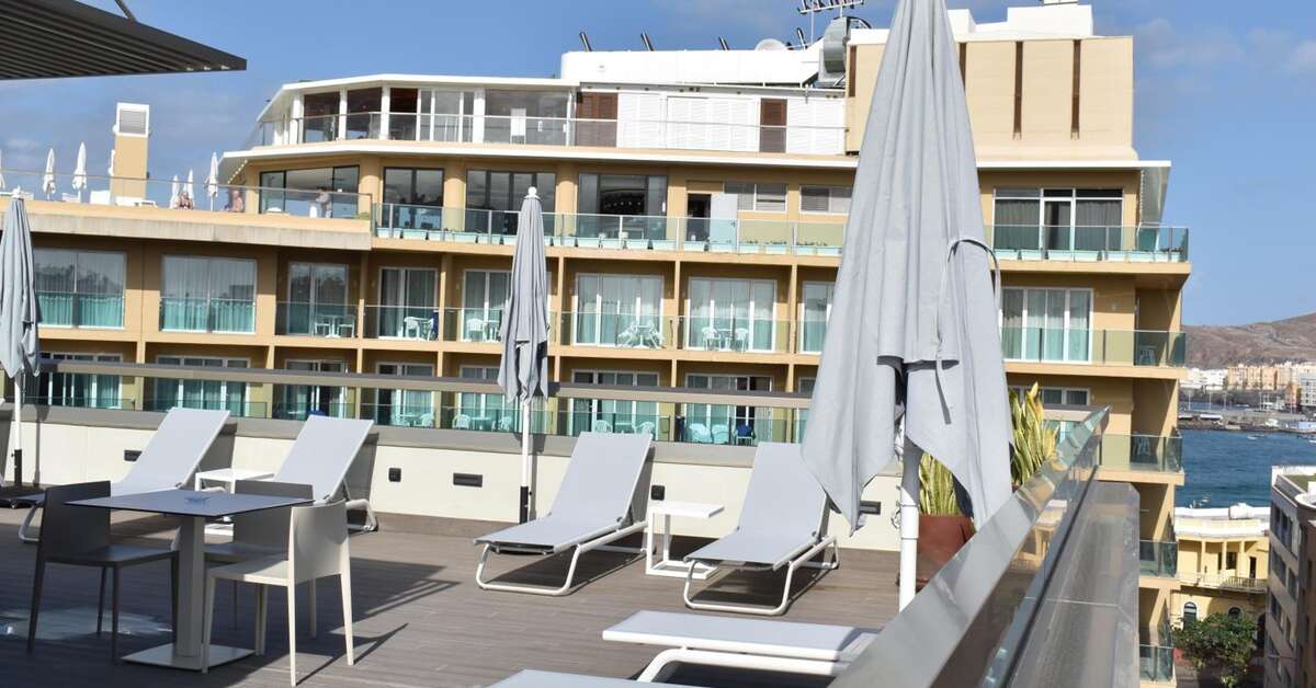 Een foto van het terras bij Hotel Dona Luisa