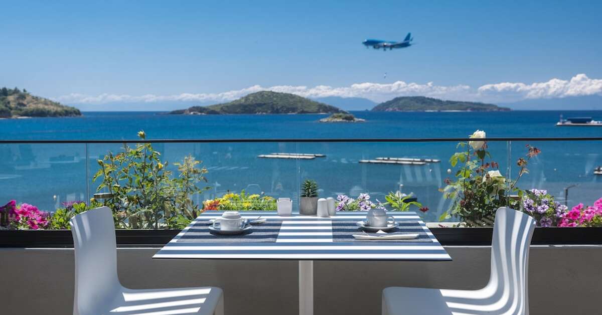 Een foto van het terras bij Hotel Alkyon