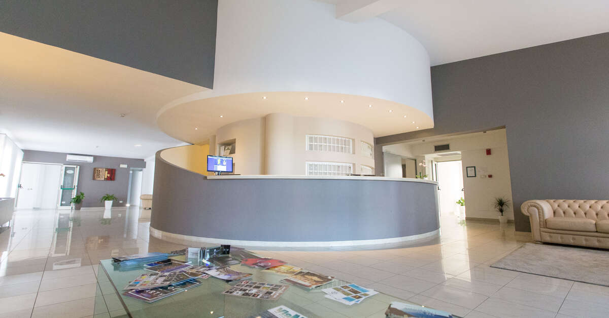 Een foto van het interieur van San Teodoro Hotel