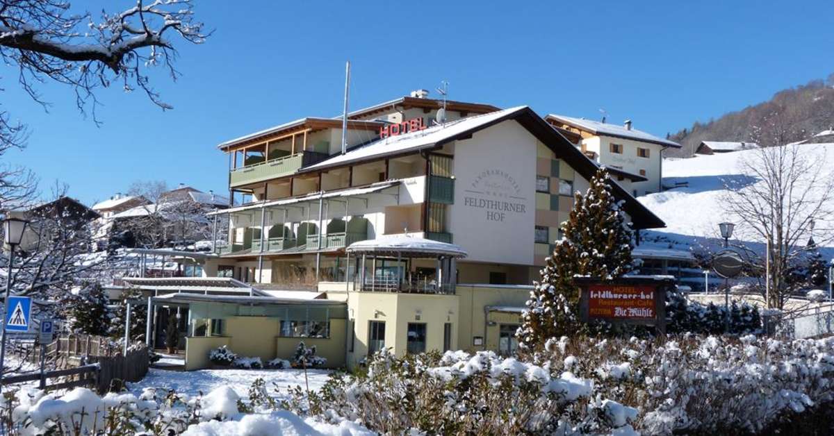 Een foto van de buitenkant van Hotel Feldthurnerhof