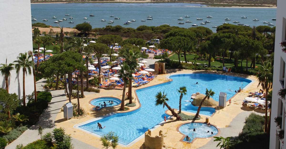 Een foto van het zwembad bij Playacartaya Hotel