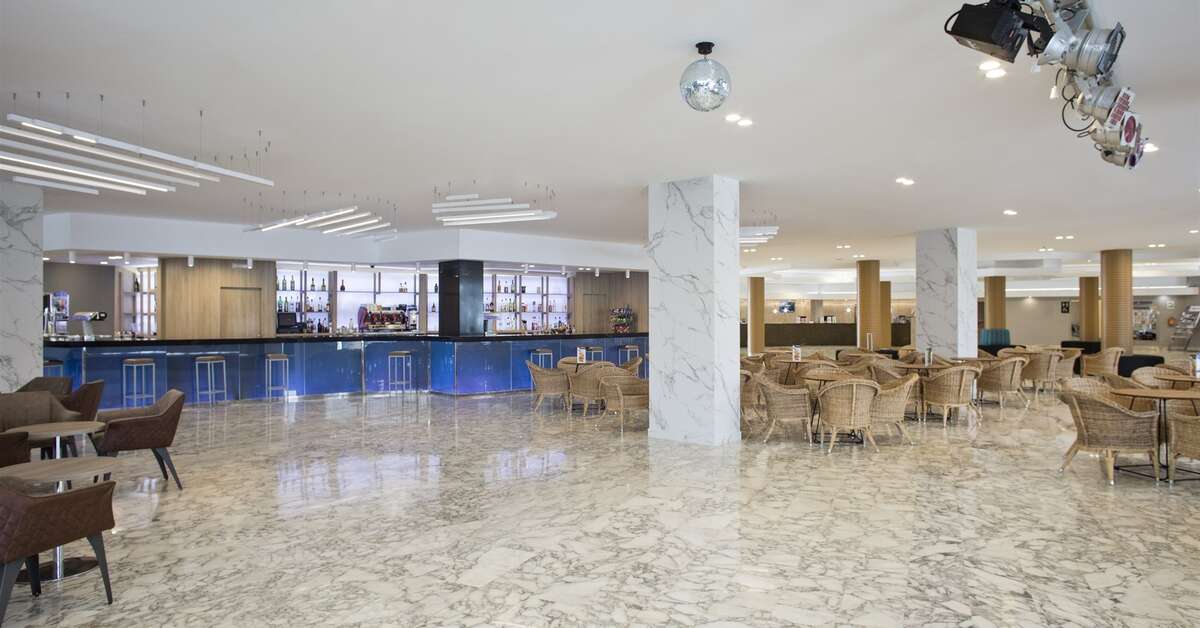 Een foto van het interieur van Hotel Best Cambrils