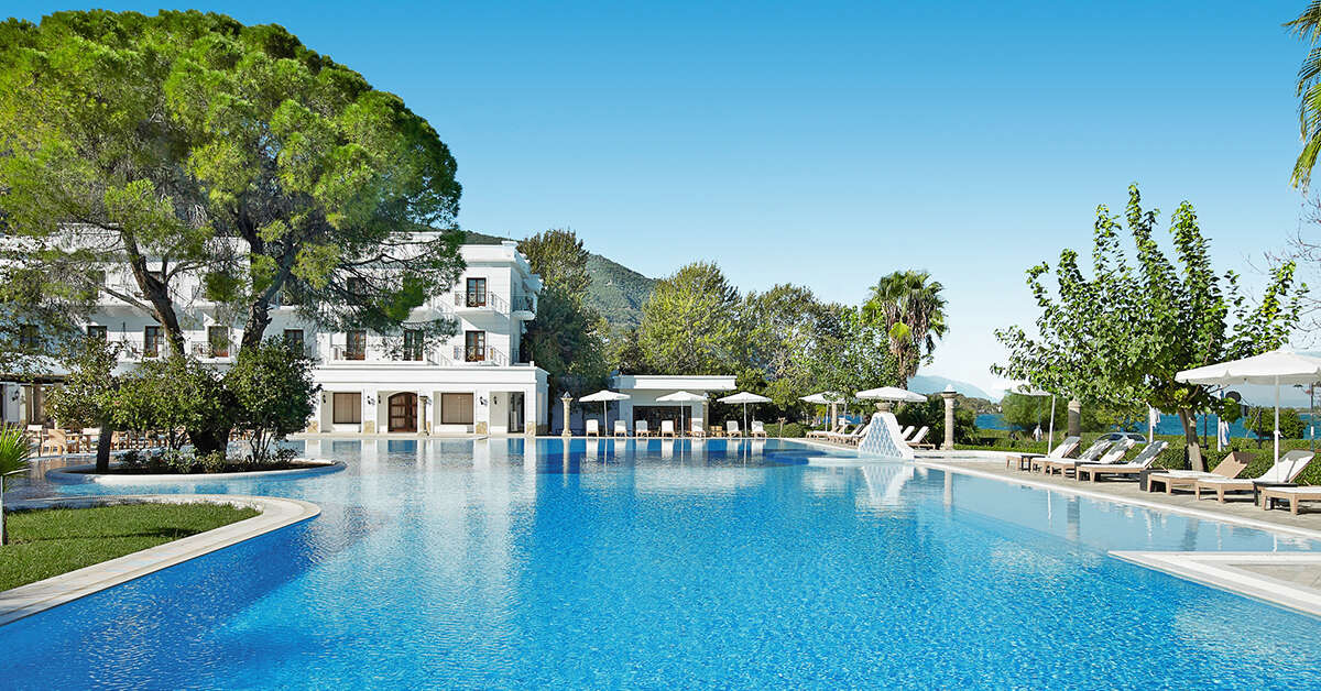 Een foto van het zwembad bij Mitsis Galini Wellness Spa & Resort