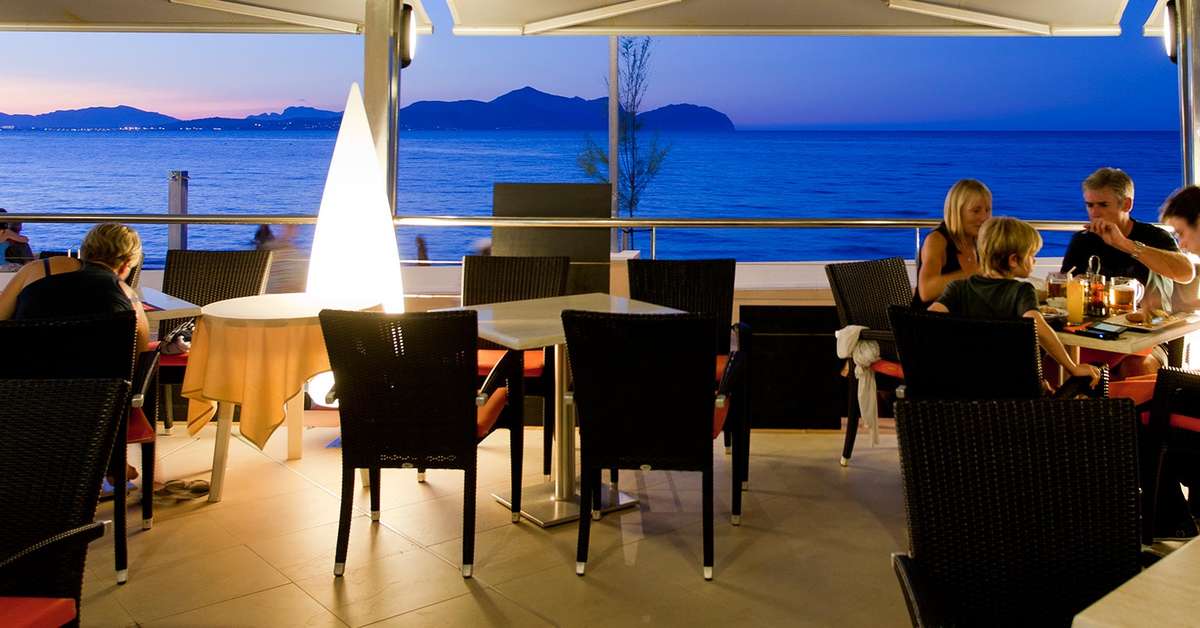 Een foto van het terras bij THB Gran Bahia