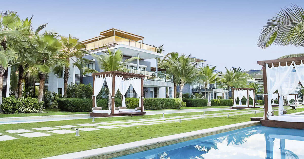 Een foto van het zwembad bij Sublime Samana Hotel & Residence