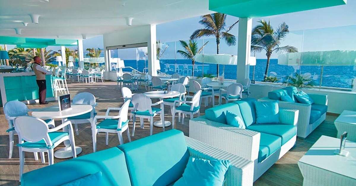 Een foto van het terras bij Riu Palace Meloneras