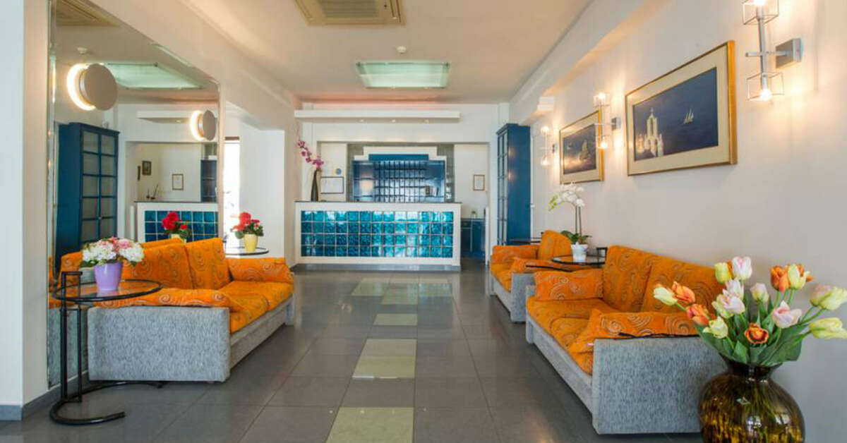 Een foto van het interieur van Hotel Flisvos